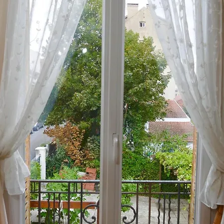 Bed & Breakfast De Paris 4*